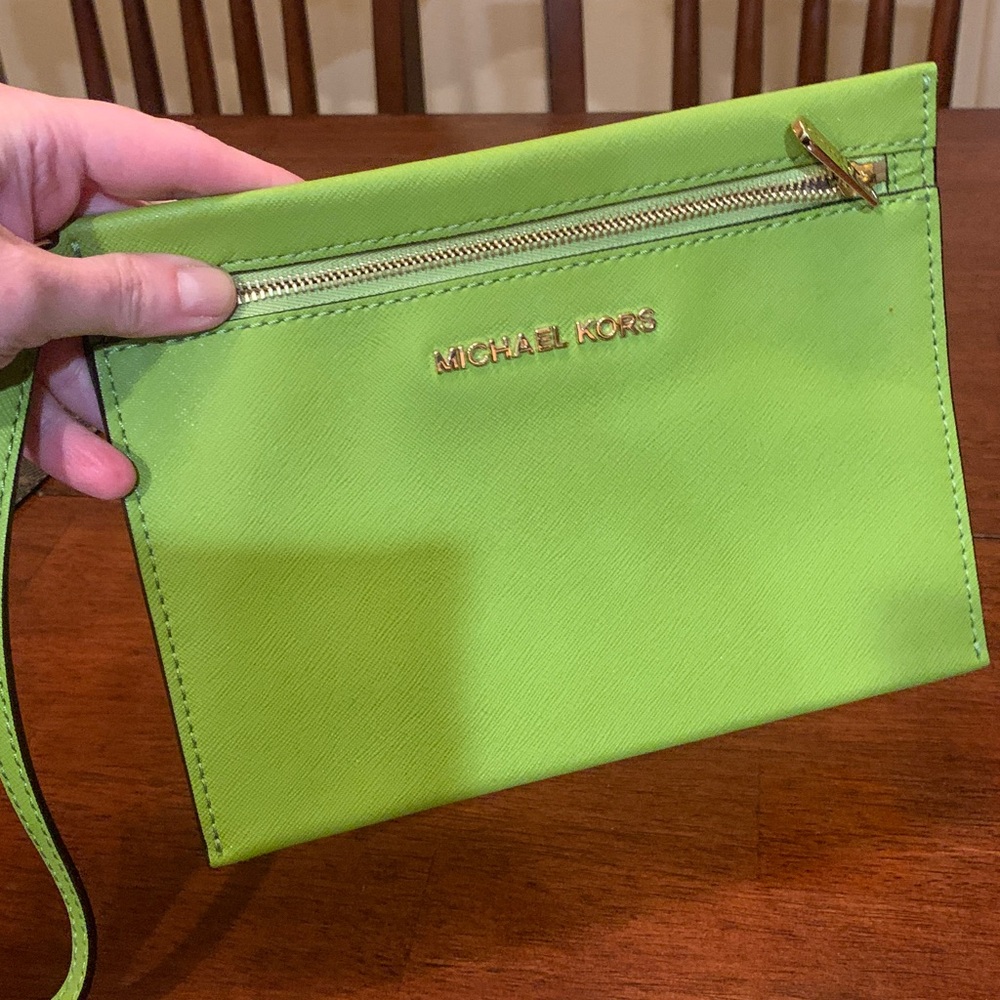 Brand new, authentic, rare color  green leather MIchael Kors wristlet. Must! - Picture 4 of 7